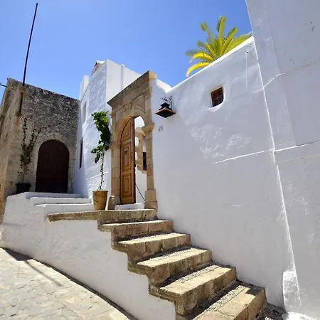 Lindos Esel Suites Apartment